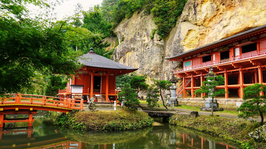 Takkoku-no-iwaya Bishamondo: The Wellspring of Rebirth and Wealth, Iwate's Hidden Gem